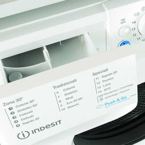 Indesit BWSA 7126X WV IT, 7kg, classe A, Bianco, Inverter, 1200 giri, Display LED, vapore, porta bianca