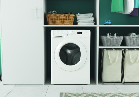 Indesit BWSA 7126X WV IT, 7kg, classe A, Bianco, Inverter, 1200 giri, Display LED, vapore, porta bianca