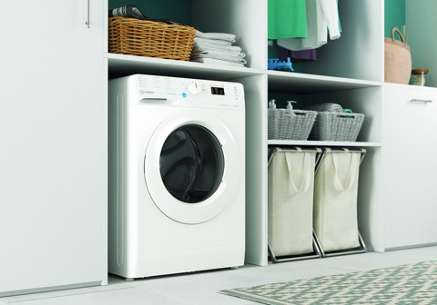 Indesit BWSA 7126X WV IT, 7kg, classe A, Bianco, Inverter, 1200 giri, Display LED, vapore, porta bianca