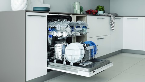 Indesit I3I D534A A scomparsa totale 14 coperti D