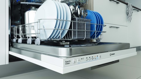 Indesit Lavastoviglie BI 60 cm, classe E, 14 coperti, Push&Go