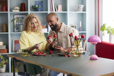 LEGO Botanicals 10328 Bouquet di Rose, Set Fiori Finti per Adulti, Idea Regalo per Donna o Uomo dalla Collezione Botanica