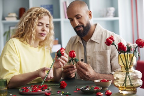 LEGO Botanicals 10328 Bouquet di Rose, Set Fiori Finti per Adulti, Idea Regalo per Donna o Uomo dalla Collezione Botanica