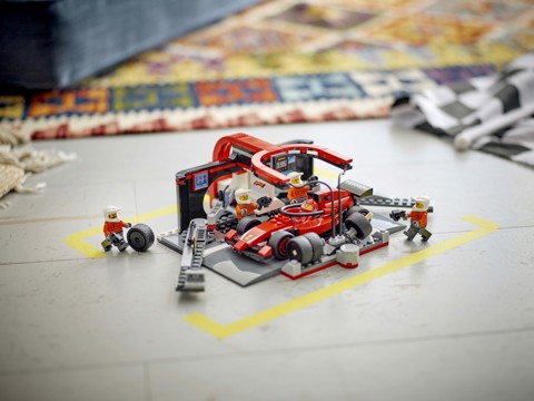 LEGO City 60443 Pit Stop e Meccanici con Monoposto Ferrari F1