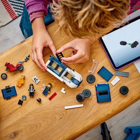 LEGO City 60479 Cellulare della Polizia Giocattolo, con Camion e Moto