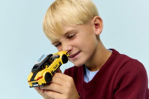 LEGO City 60487 Taxi Giallo, Macchina Giocattolo con 2 Minifigure e Tetto Rimovibile