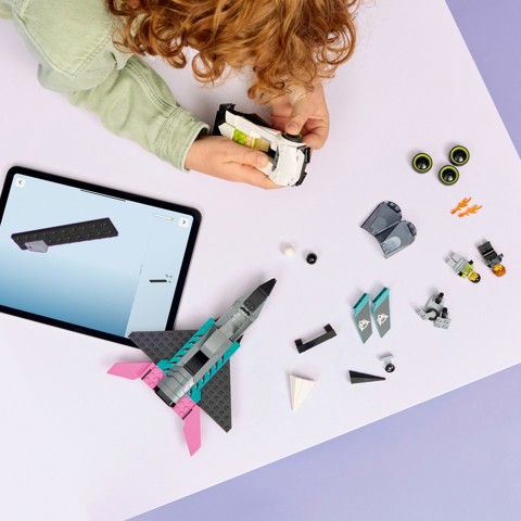 LEGO City 60489 Jet Contro Auto Sportiva Giocattolo, Aereo, Macchina e 2 Minifigure di Piloti