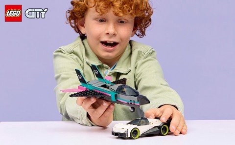 LEGO City 60489 Jet Contro Auto Sportiva Giocattolo, Aereo, Macchina e 2 Minifigure di Piloti
