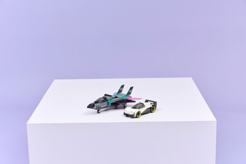 LEGO City 60489 Jet Contro Auto Sportiva Giocattolo, Aereo, Macchina e 2 Minifigure di Piloti, Idea Regalo per Bambini 6+