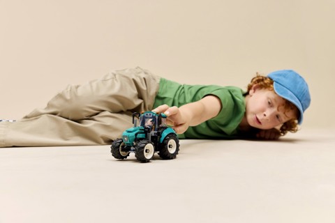 LEGO City 60498 Trattore Giocattolo, Veicolo Agricolo da Costruire con Minifigure del Contadino