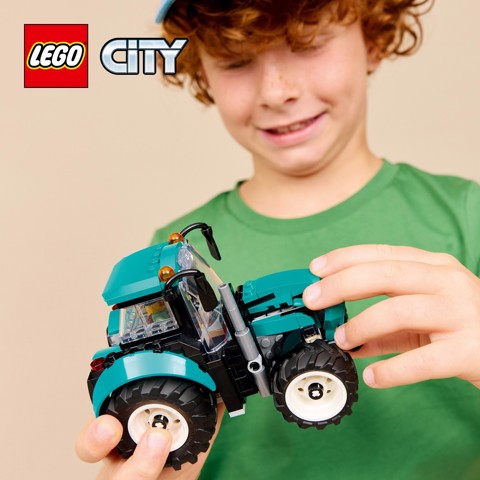 LEGO City 60498 Trattore Giocattolo, Veicolo Agricolo da Costruire con Minifigure del Contadino