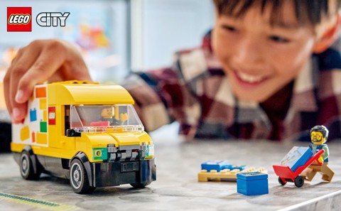 LEGO City 60500 Furgone Giocattolo, Camion per Consegne con 2 Minifigure, Carrello e Accessori