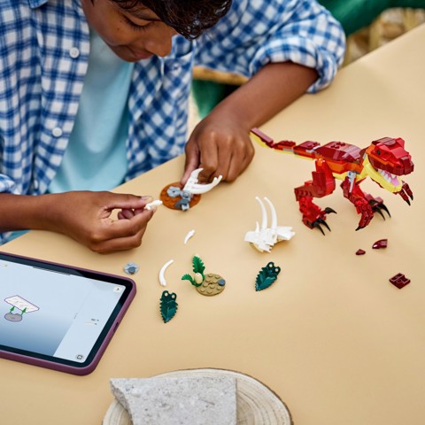 LEGO Creator 31379 3in1 Feroce Dinosauro Giocattolo, Velociraptor, Stegosauro o Pterosauro, Regalo per Bambini e Bambine 8+