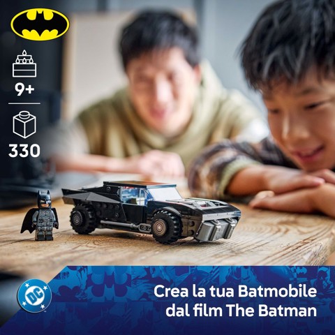 LEGO DC 76332 Batmobile di Batman, Macchina Giocattolo da Collezione con Minifigure del Supereroe e Moneta d'Oro