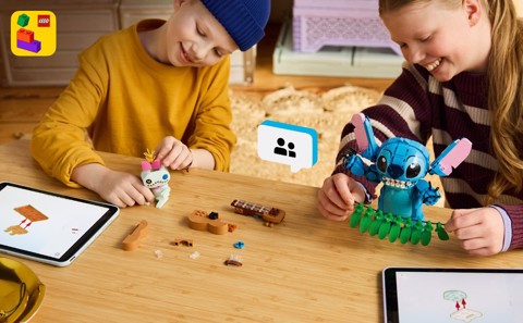 LEGO Disney | 43296 Stitch e Scrump, 2 Action Figure Giocattolo con Accessori, Decorazione Cameretta, Regalo per Bambini 9+