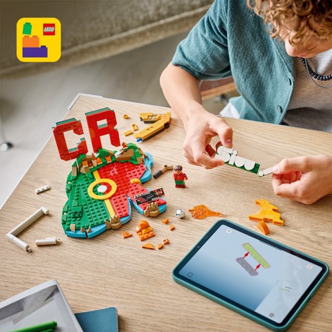LEGO Editions 43012 Cristiano Ronaldo – Highlights Calcistici, Giocattolo 3D da Esposizione con Minifigure, Regalo 10+ Anni