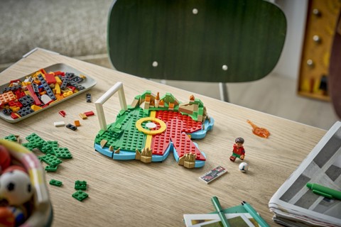 LEGO Editions 43012 Cristiano Ronaldo – Highlights Calcistici, Giocattolo 3D da Esposizione con Minifigure, Regalo 10+ Anni