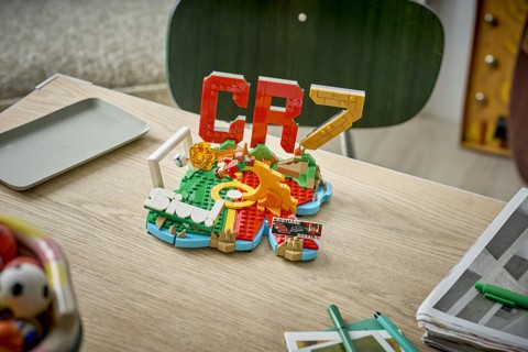 LEGO Editions 43012 Cristiano Ronaldo – Highlights Calcistici, Giocattolo 3D da Esposizione con Minifigure, Regalo 10+ Anni