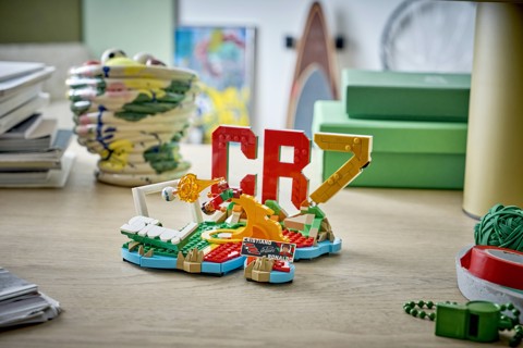 LEGO Editions 43012 Cristiano Ronaldo – Highlights Calcistici, Giocattolo 3D da Esposizione con Minifigure, Regalo 10+ Anni
