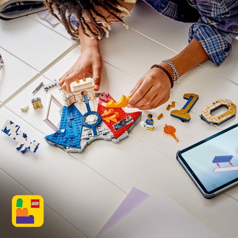 LEGO Editions 43013 Kylian Mbappé – Highlights Calcistici, Giocattolo 3D da Esposizione con Minifigure, Regalo Bambini da 10+