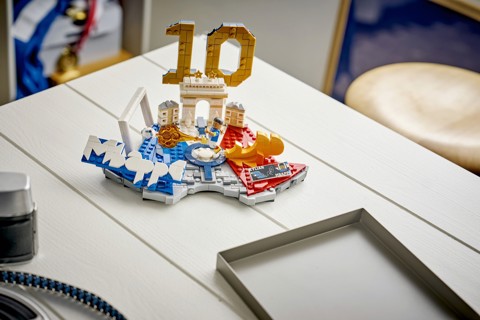 LEGO Editions 43013 Kylian Mbappé – Highlights Calcistici, Giocattolo 3D da Esposizione con Minifigure, Regalo Bambini da 10+