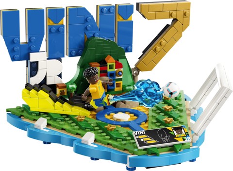 LEGO Editions 43027 Vini Jr. – Highlights Calcistici, Giocattolo 3D da Esposizione con Minifigure da Collezione, Regalo 10+