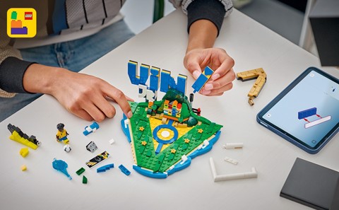 LEGO Editions 43027 Vini Jr. – Highlights Calcistici, Giocattolo 3D da Esposizione con Minifigure da Collezione, Regalo 10+