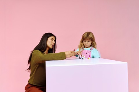 LEGO Friends 42675 Auto-Unicorno per la Consegna di Torte, Gioco Didattico con 2 Mini Bamboline e Accessori per Bambine da 4+
