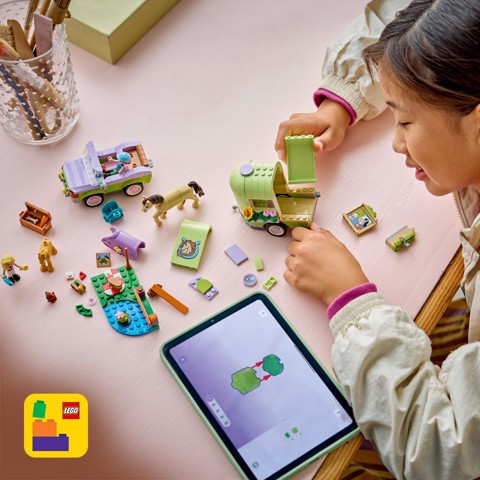LEGO Friends 42695 Rimorchio per Cavallo e Puledro