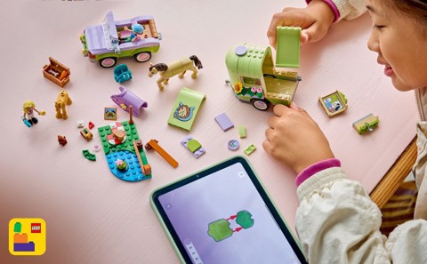 LEGO Friends 42695 Rimorchio per Cavallo e Puledro