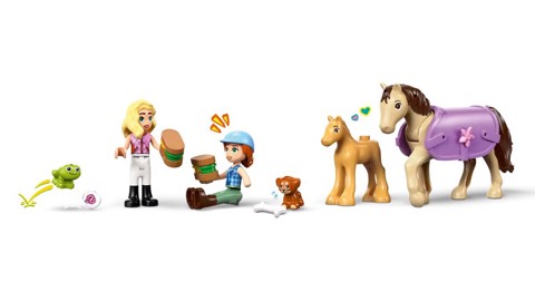 LEGO Friends 42695 Rimorchio per Cavallo e Puledro