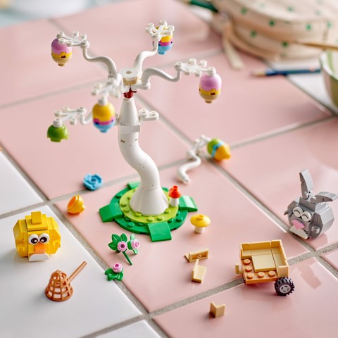 LEGO Iconic 40808 Coniglietto Pasquale e Caccia alle Uova, Giocattolo di Pasqua Coniglio e Uccellino, Regalo Bambine e Bambini 8+