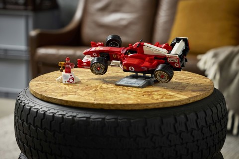 LEGO ICONS 11375 Ferrari F2004 e Michael Schumacher