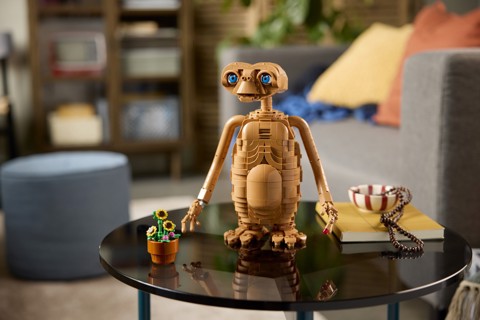 LEGO Ideas 21370 E.T. the Extra-Terrestrial, Kit Modellismo per Adulti con Figura Aliena, Fiori Finti e Mattoncino Luminoso