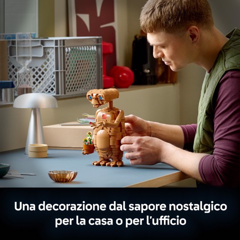 LEGO Ideas 21370 E.T. the Extra-Terrestrial, Kit Modellismo per Adulti con Figura Aliena, Fiori Finti e Mattoncino Luminoso