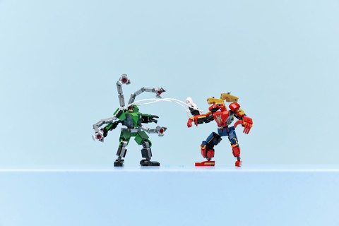 LEGO Marvel | 76338 Battaglia Mech: Spider-Man vs. Doc Ock, Giocattolo da Supereroi, 2 Action Figure, 3 Minifigure, Regalo 6+