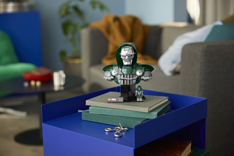 LEGO | Marvel 76345 Busto del Dottor Destino, Kit di Modellismo per Adulti da Esposizione con Minifigure, Regalo Fan del Film