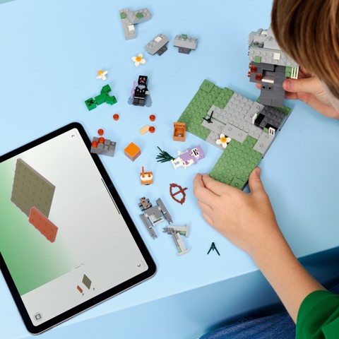 LEGO Minecraft 21586 Giardino Pallido, Bioma in Miniatura con Minifigure e Mob, Regalo per Gamer, Bambini e Bambine 7+ Anni