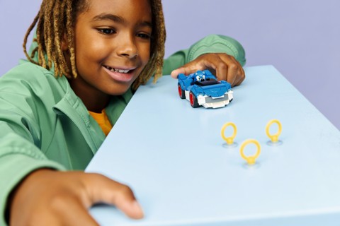 LEGO Sonic the Hedgehog 77117 Sonic: Fulmine Supersonico, Macchina Giocattolo con Accessori, Regalo per Bambini e Bambine 7+