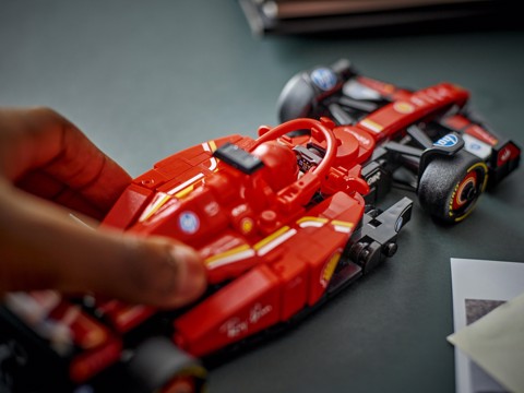 LEGO Speed Champions 77242 Auto da Corsa Ferrari F1 SF-24 Giocattolo da Collezione con Minifigure Formula 1 per Bambini 10+
