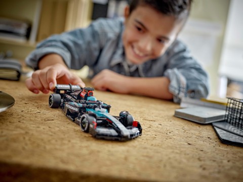 LEGO Speed Champions 77244 Auto da Corsa Mercedes-AMG PETRONAS F1 W 15