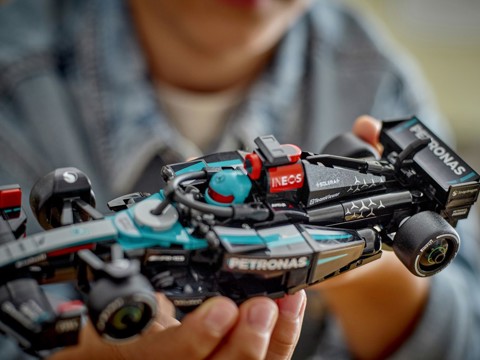 LEGO Speed Champions 77244 Auto da Corsa Mercedes-AMG PETRONAS F1 W 15