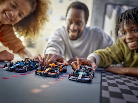 LEGO Speed Champions 77244 Auto da Corsa Mercedes-AMG PETRONAS F1 W 15