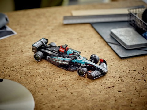 LEGO Speed Champions 77244 Auto da Corsa Mercedes-AMG PETRONAS F1 W 15