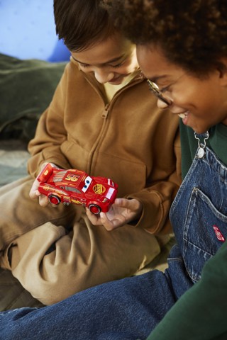 LEGO Speed Champions 77255 Saetta McQueen, Macchina Giocattolo da Collezione, Idea Regalo Disney per Fan del Film Pixar Cars