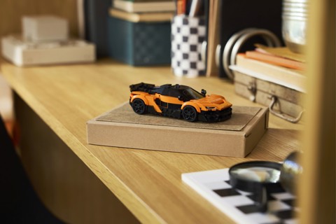 LEGO Speed Champions 77257 McLaren W1 Macchina Giocattolo con Minifigure da Collezione, Regalo di Compleanno Bambini da 9+