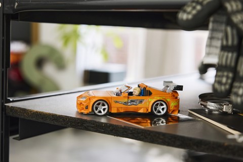 LEGO Speed Champions 77260 The Fast and The Furious Toyota Supra MK4, Macchina Giocattolo con Minifigure, Regalo STEM da 10+