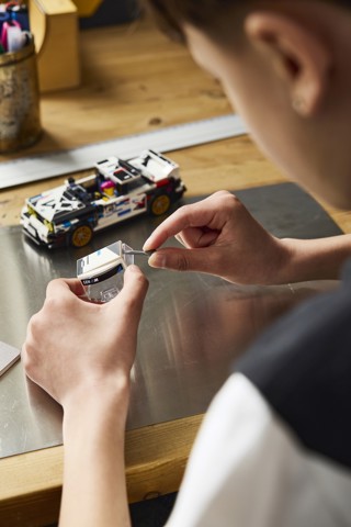 LEGO Speed Champions 77263 BMW M3 (E30), Macchina Giocattolo con Minifigure da Collezione, Regalo per Bambini e Fan da 9 Anni