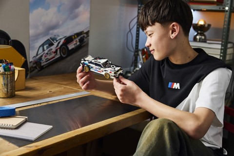 LEGO Speed Champions 77263 BMW M3 (E30), Macchina Giocattolo con Minifigure da Collezione, Regalo per Bambini e Fan da 9 Anni