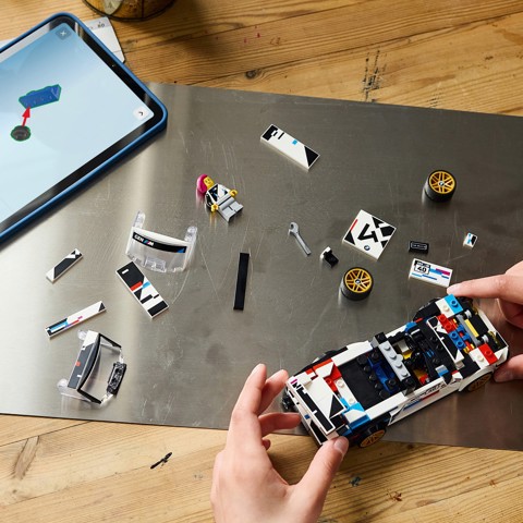 LEGO Speed Champions 77263 BMW M3 (E30), Macchina Giocattolo con Minifigure da Collezione, Regalo per Bambini e Fan da 9 Anni